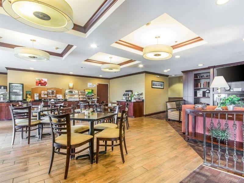 Holiday Inn Express Cincinnati-ローレンスバーグ エクステリア 写真