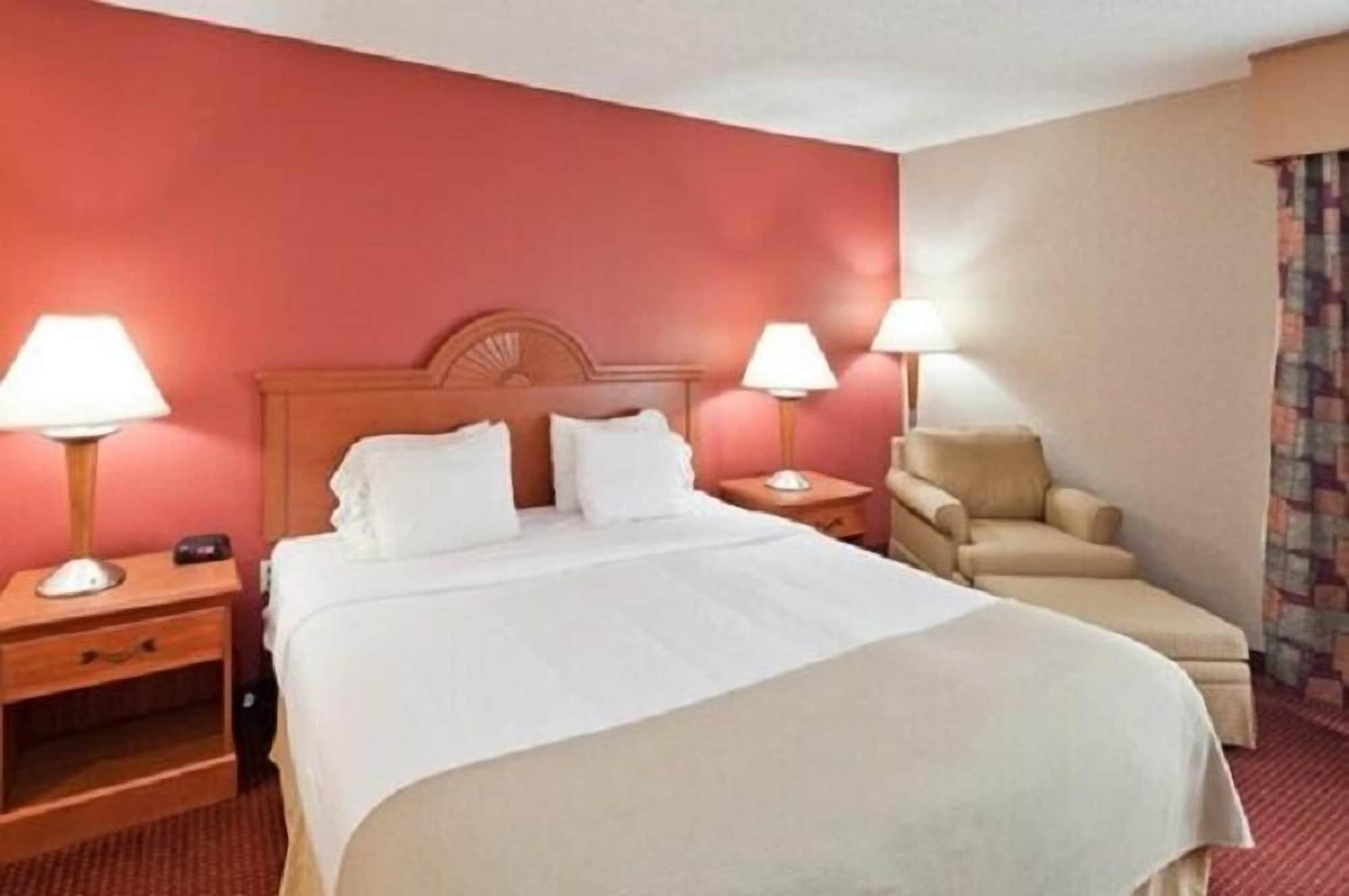 Holiday Inn Express Cincinnati-ローレンスバーグ エクステリア 写真