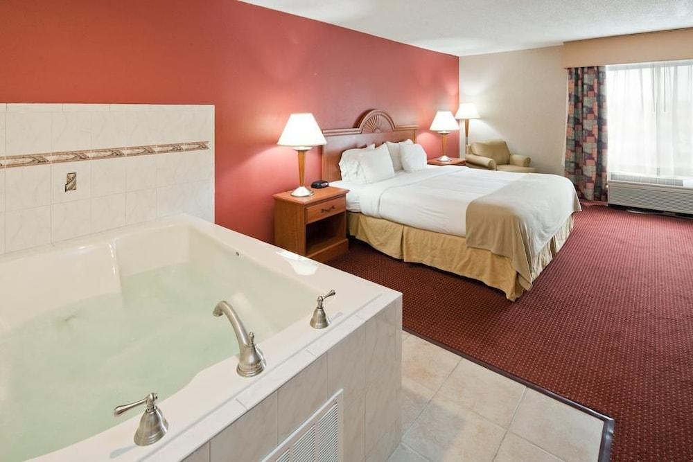 Holiday Inn Express Cincinnati-ローレンスバーグ エクステリア 写真