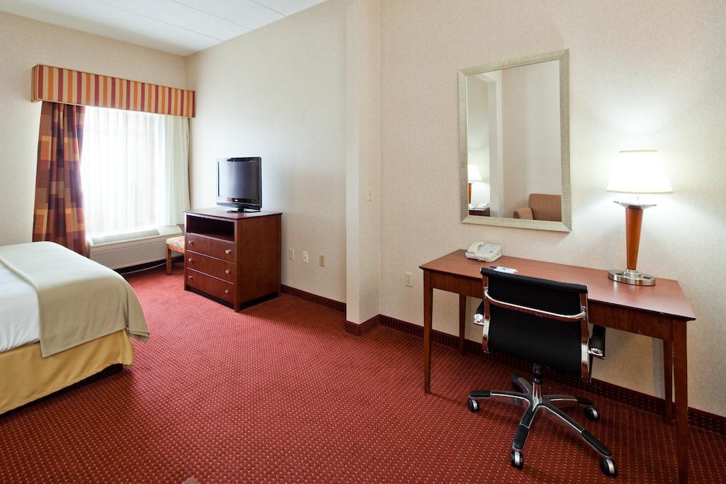 Holiday Inn Express Cincinnati-ローレンスバーグ エクステリア 写真