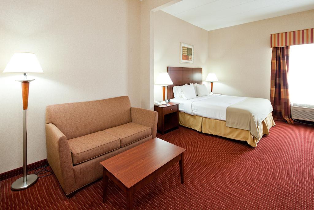 Holiday Inn Express Cincinnati-ローレンスバーグ エクステリア 写真