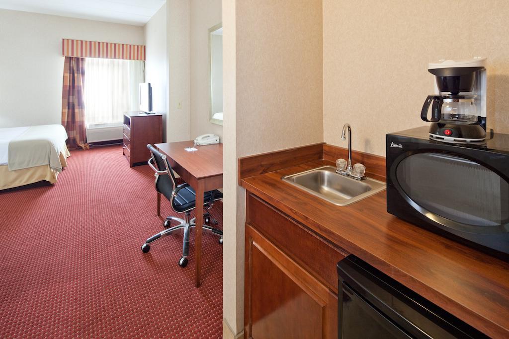 Holiday Inn Express Cincinnati-ローレンスバーグ エクステリア 写真