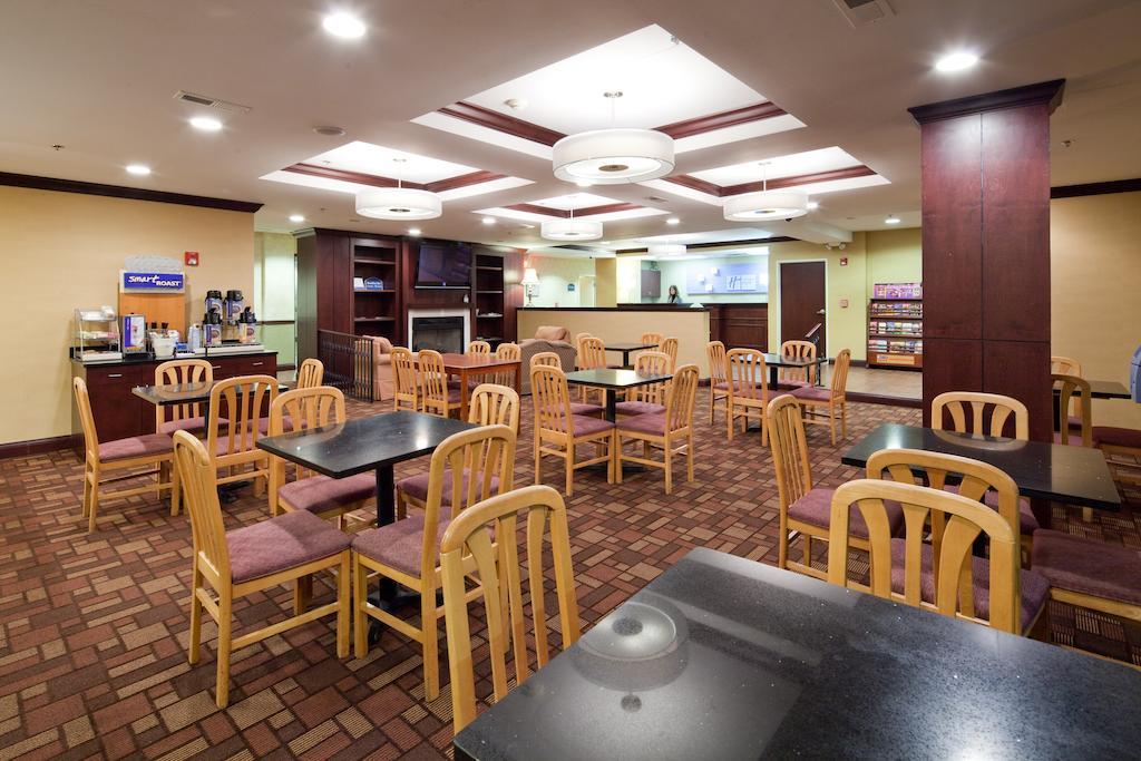 Holiday Inn Express Cincinnati-ローレンスバーグ エクステリア 写真