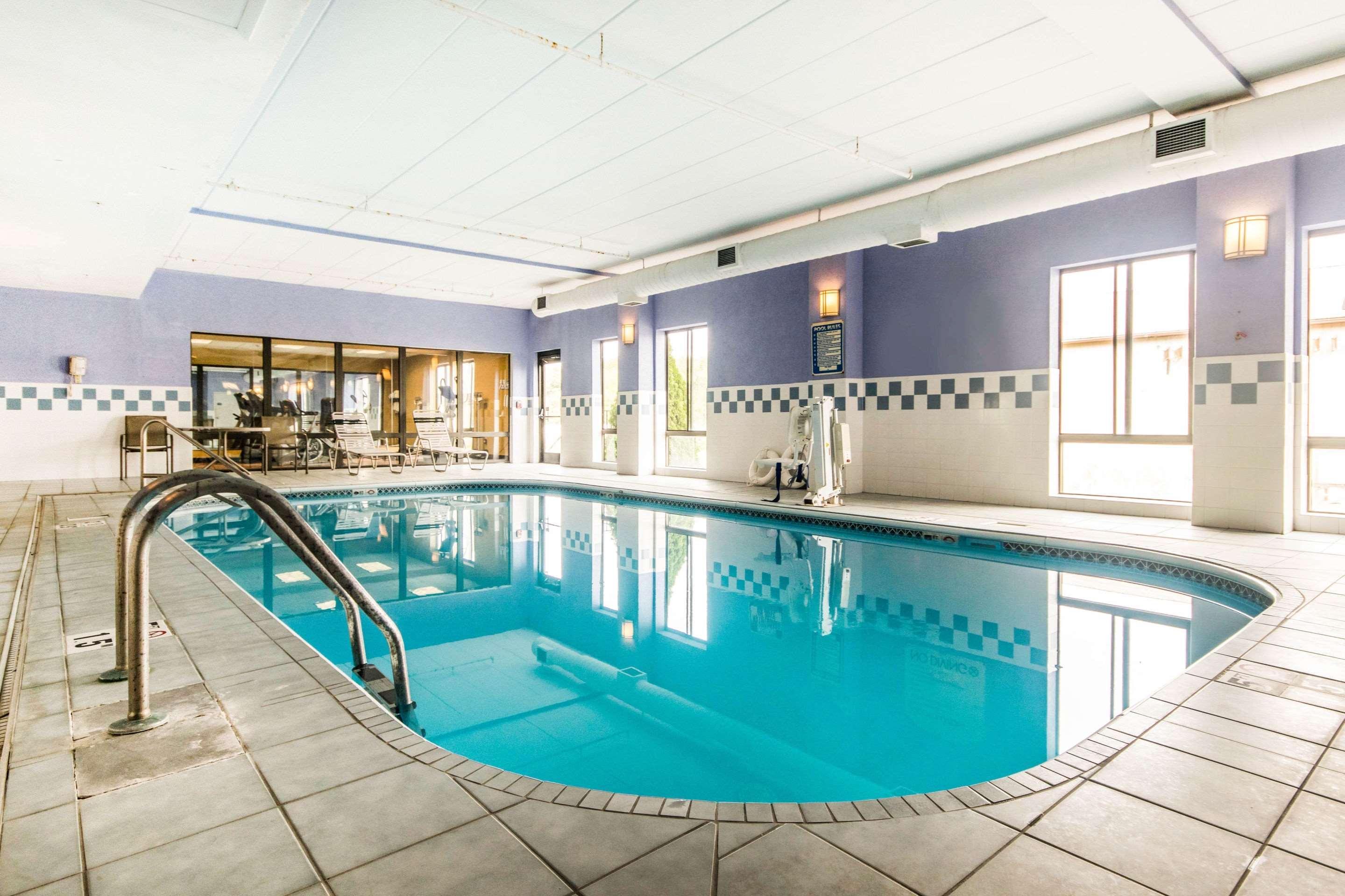 Holiday Inn Express Cincinnati-ローレンスバーグ エクステリア 写真