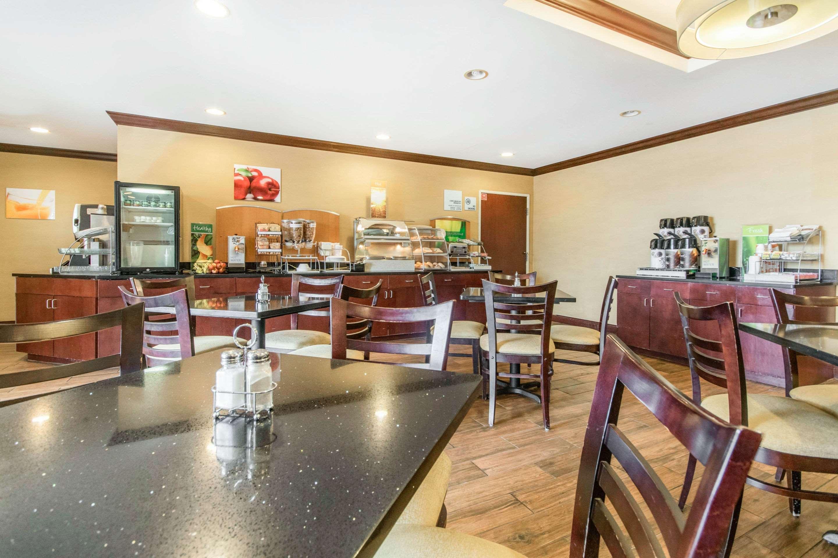 Holiday Inn Express Cincinnati-ローレンスバーグ エクステリア 写真
