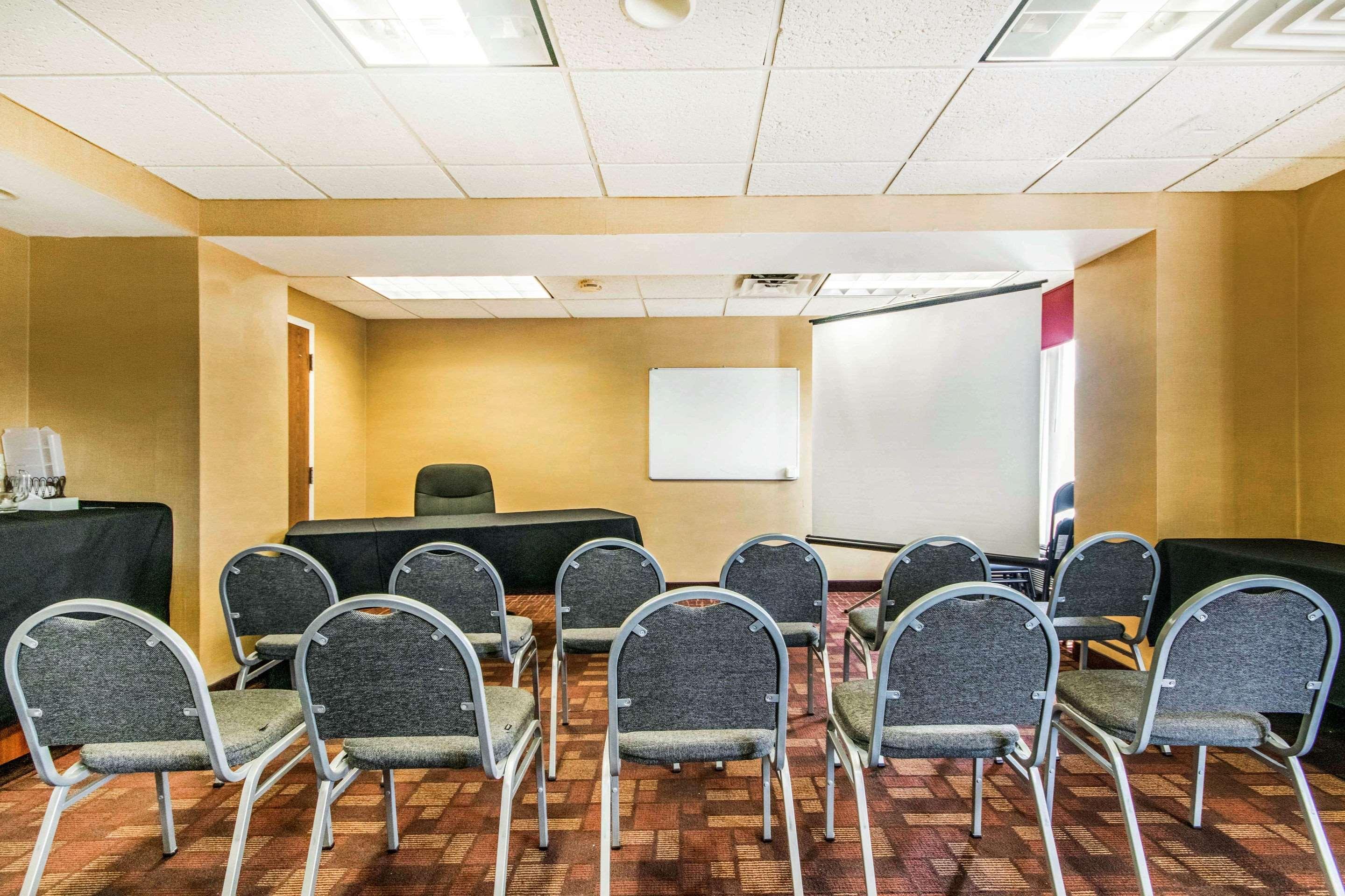 Holiday Inn Express Cincinnati-ローレンスバーグ エクステリア 写真